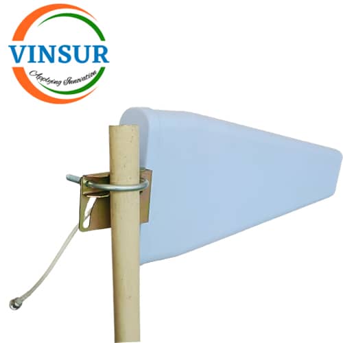 LOG-PERIODIC ANTENNA 14DBI 698-4200MHZ3
